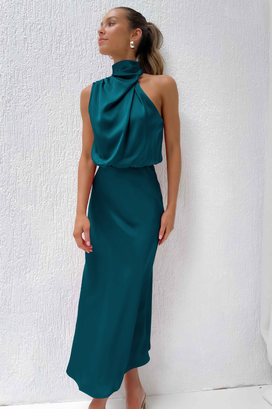 Carlina | Langes Satin-Kleid mit Neckholder