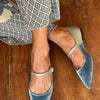SCHUHE MIT SPITZE UND RIEGEL