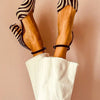 ZEBRA-MUSTER SPITZENPUMPS MIT RIEGEL