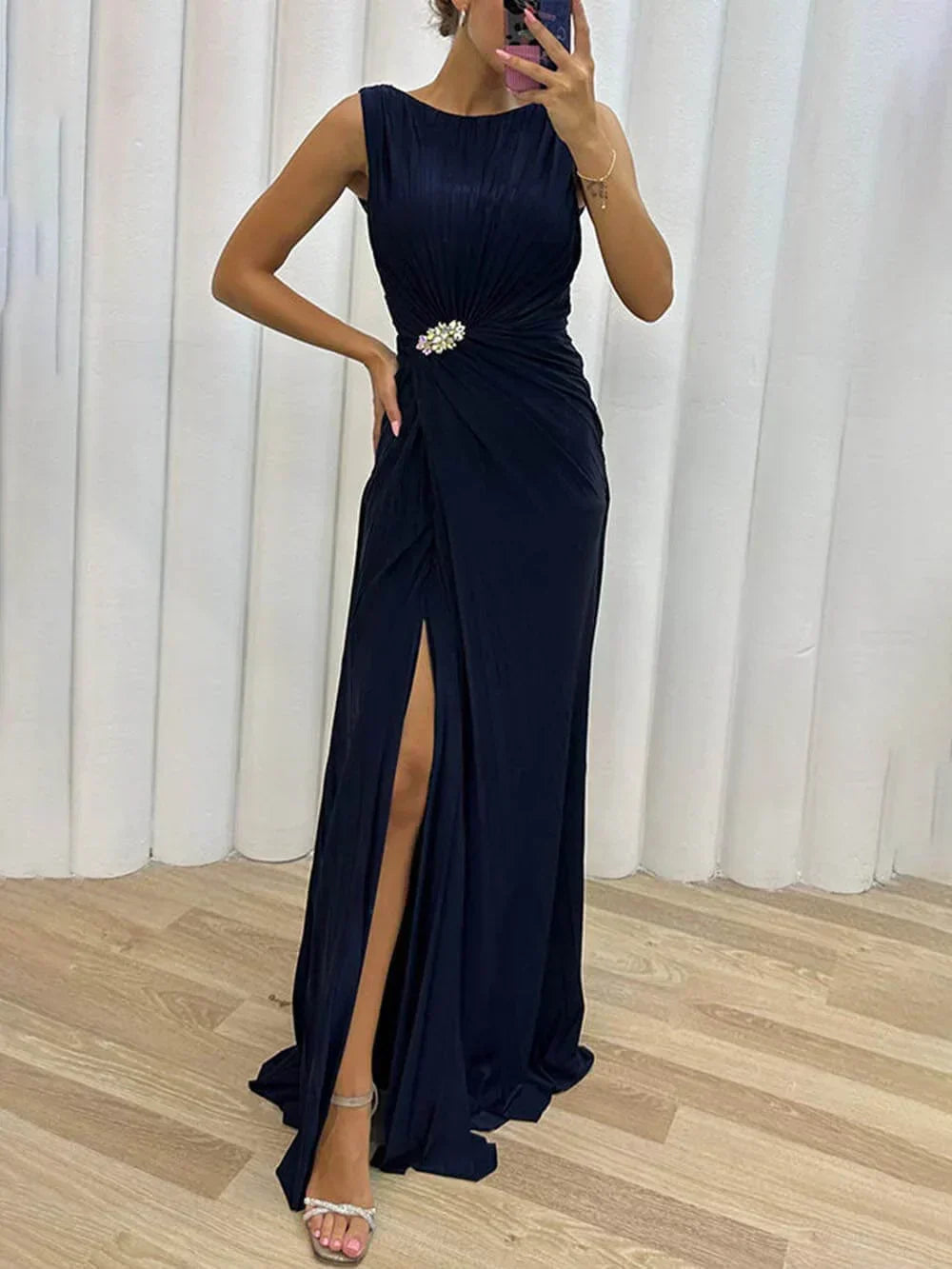 Kendra - Zeitloses, figurbetontes Maxi-Kleid mit Schlitz