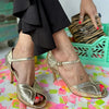 ELEGANTER SANDALEN MIT METALLIC-RIEGEL