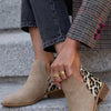 ELEGANTE STIEFELETTE MIT ANIMALPRINT-DETAIL