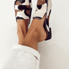 MOCASSINS MIT ABSTRAKTER FANTASIE