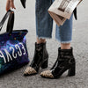 GLANZENDES TIERELEMENT-STIEFELETTEN MIT BREITEM ABSATZ