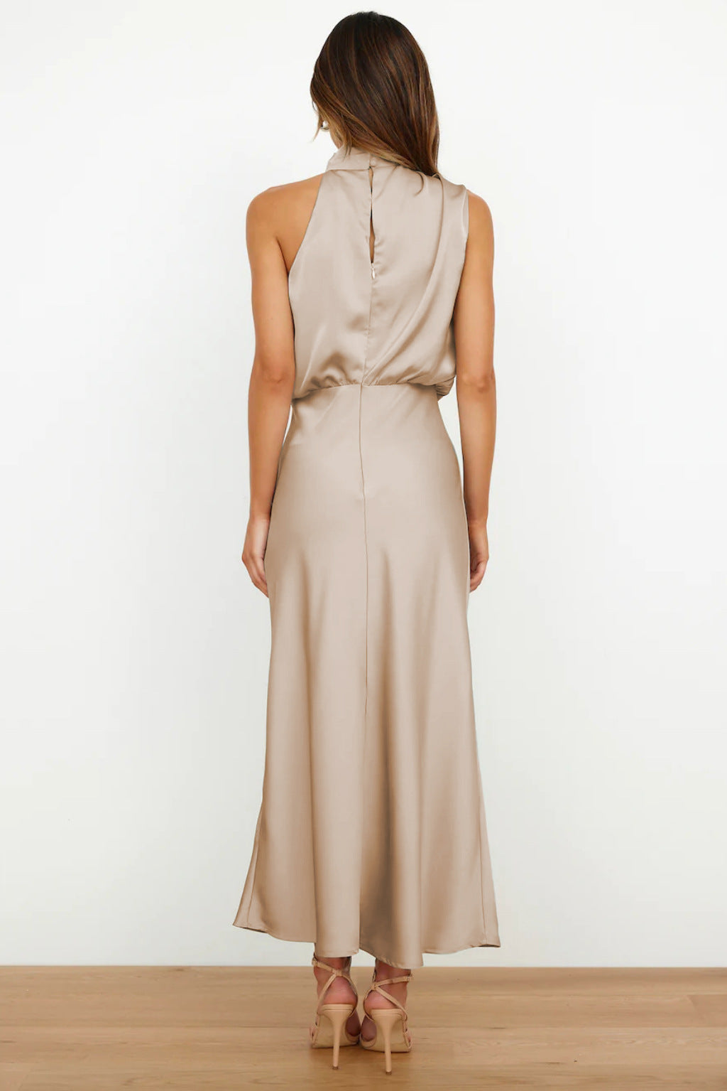 Carlina | Halterneck Lang Satin Kleid