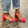 SCHUH MIT T-RIEGEL UND STABILEM ABSATZ