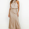 Carlina | Langes Satin-Kleid mit Neckholder