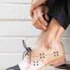 BICOLORE SCHUHE MIT DURCHBROCHENEN DETAILS