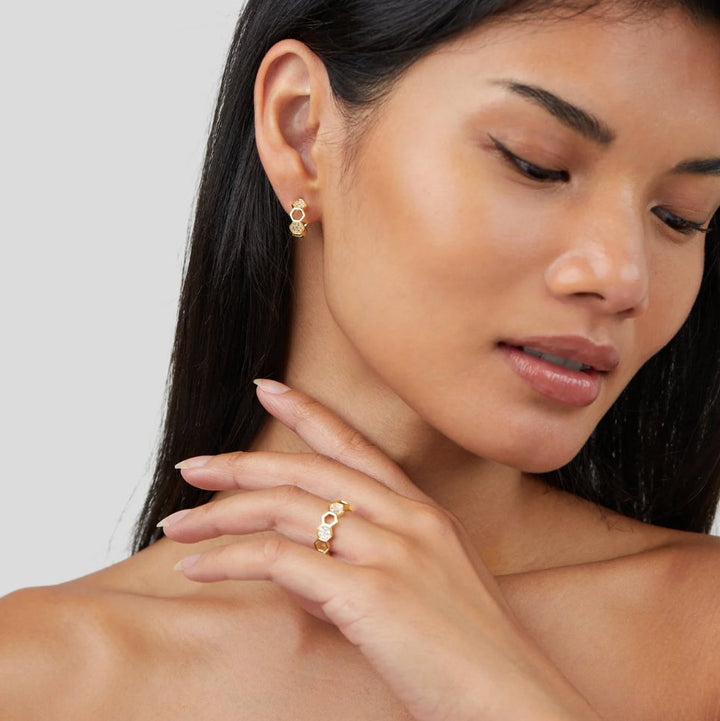 Bague nid d'abeille en or et cristal